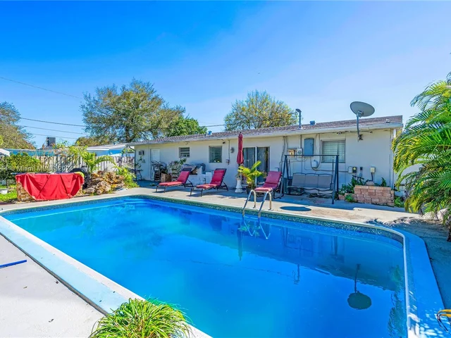 6561 Lincoln St, Hollywood FL 33024