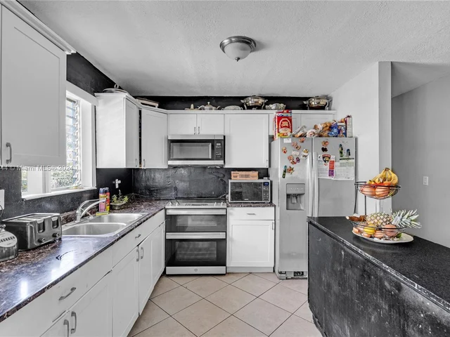 6561 Lincoln St, Hollywood FL 33024