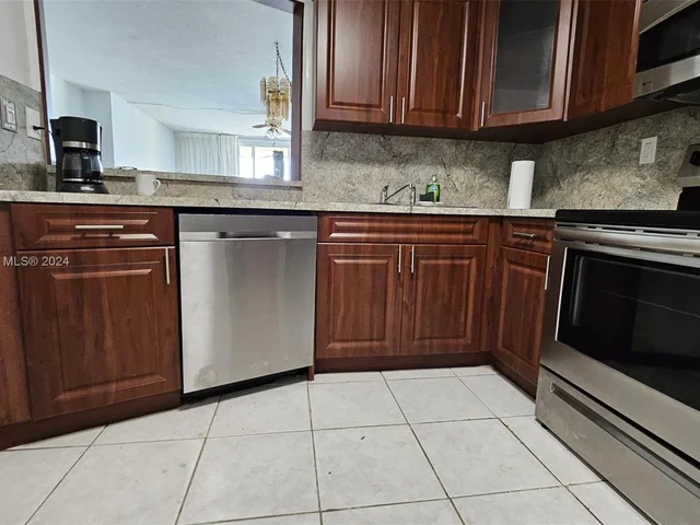 1750 NE 191st St # 4, Miami FL 33179