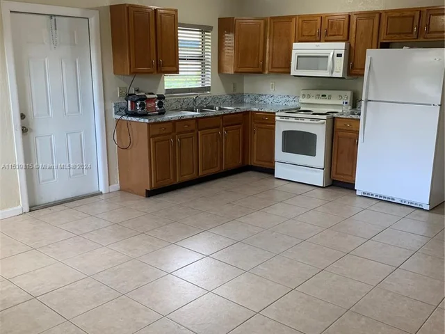 50 NW 8th Ave # 1, Dania Beach FL 33004