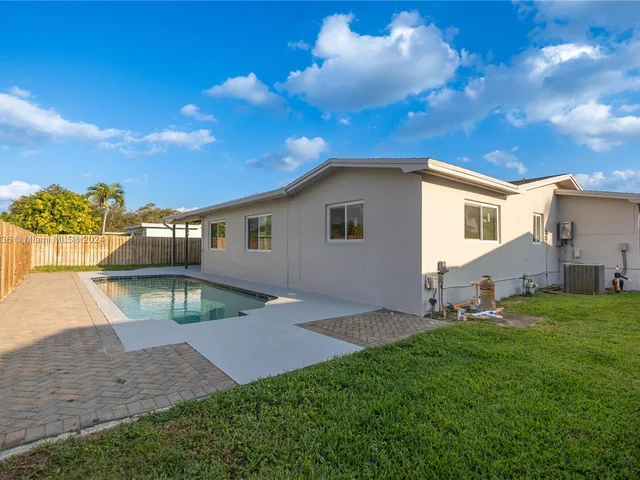 12001 NW 15th Ct, Pembroke Pines FL 33026