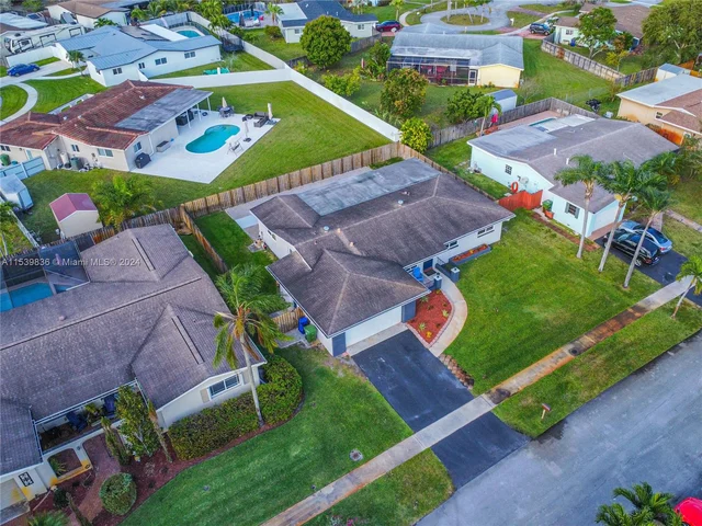 12001 NW 15th Ct, Pembroke Pines FL 33026