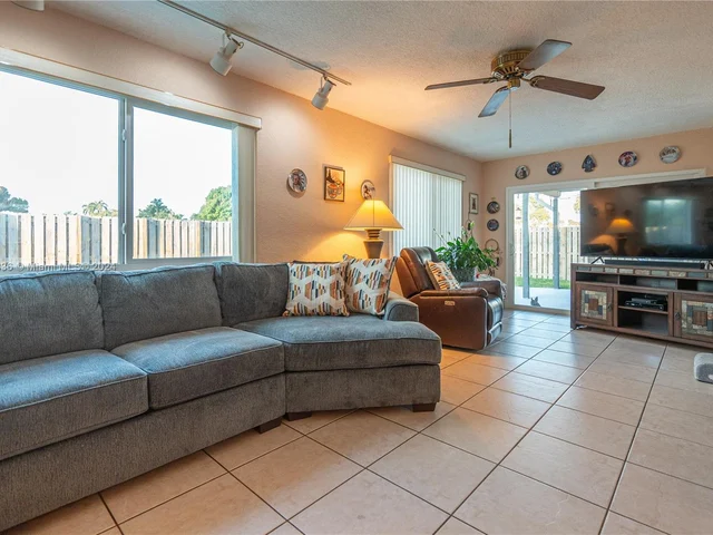 12001 NW 15th Ct, Pembroke Pines FL 33026