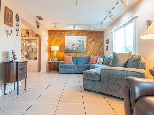 12001 NW 15th Ct, Pembroke Pines FL 33026