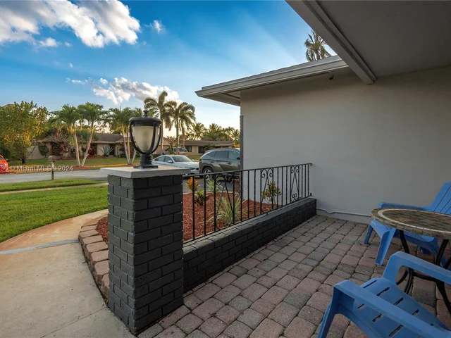 12001 NW 15th Ct, Pembroke Pines FL 33026