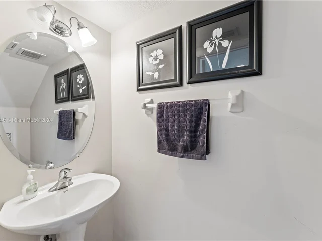 5931 Abbey Rd, Tamarac FL 33321