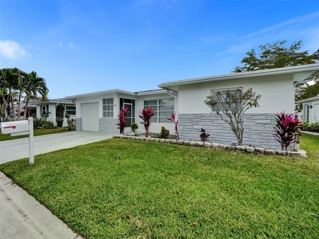 1020 NW 73rd Ter, Margate FL 33063