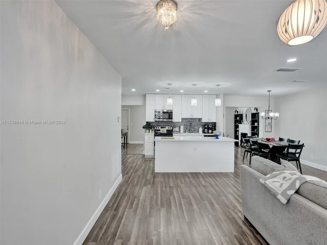 1020 NW 73rd Ter, Margate FL 33063