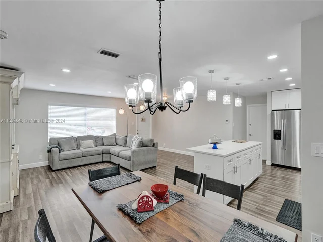 1020 NW 73rd Ter, Margate FL 33063