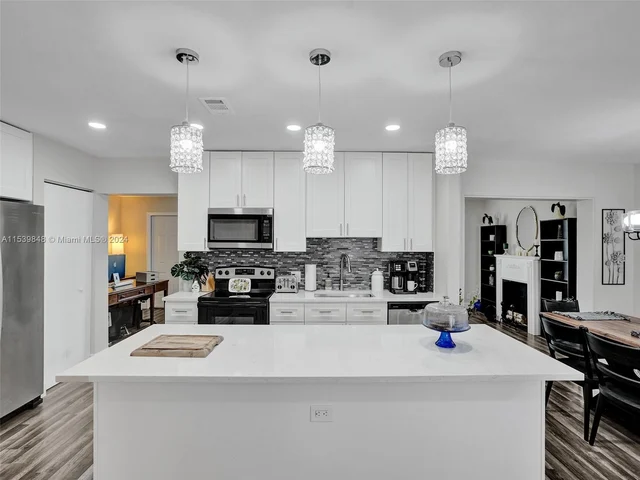 1020 NW 73rd Ter, Margate FL 33063