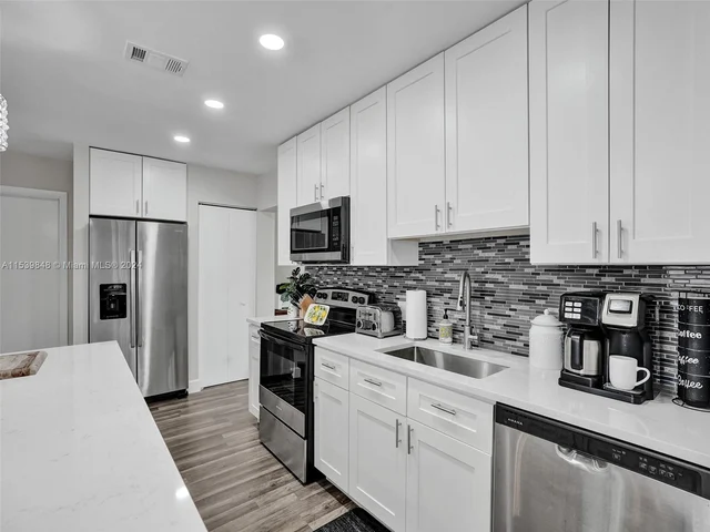 1020 NW 73rd Ter, Margate FL 33063