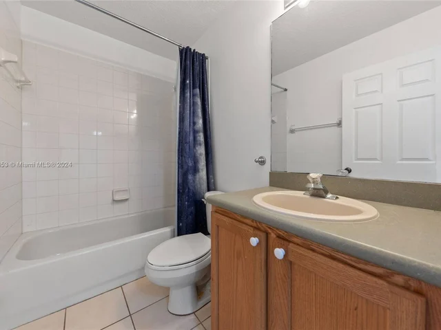 6870 NW 38th Dr, Lauderhill FL 33319