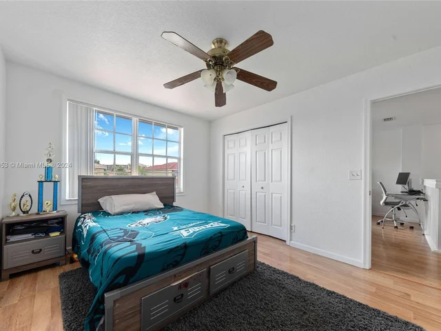 6870 NW 38th Dr, Lauderhill FL 33319