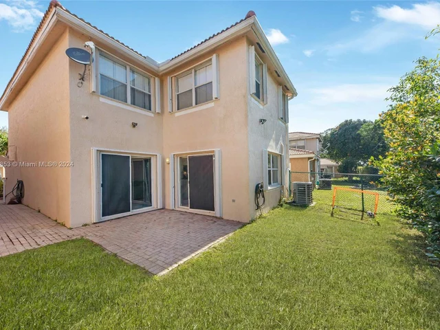 6870 NW 38th Dr, Lauderhill FL 33319