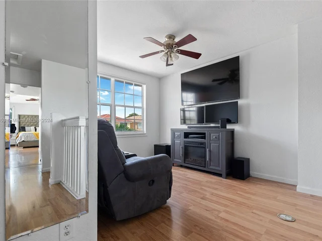 6870 NW 38th Dr, Lauderhill FL 33319