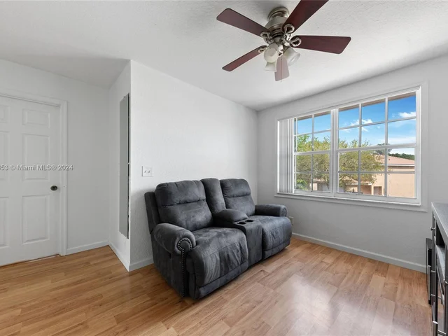 6870 NW 38th Dr, Lauderhill FL 33319