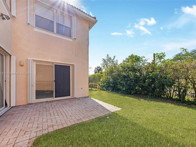 6870 NW 38th Dr, Lauderhill FL 33319