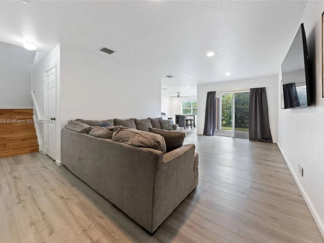 6870 NW 38th Dr, Lauderhill FL 33319