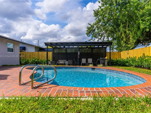 4402 SW 89th Ct, Miami FL 33165