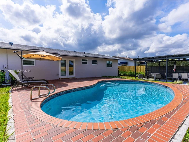 4402 SW 89th Ct, Miami FL 33165