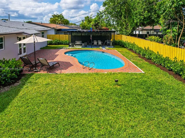 4402 SW 89th Ct, Miami FL 33165