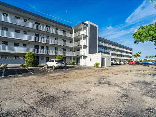 445 NE 195th St # 330, Miami FL 33179