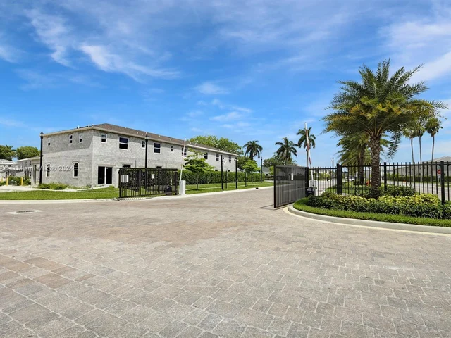 1880 SE 26th Ter, Homestead FL 33035