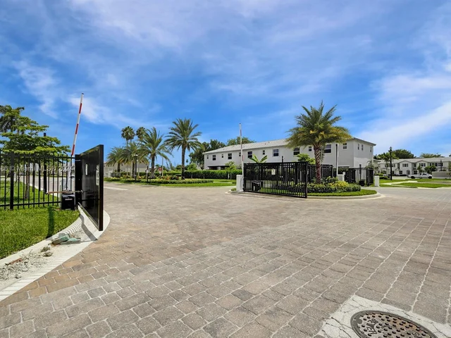 1880 SE 26th Ter, Homestead FL 33035