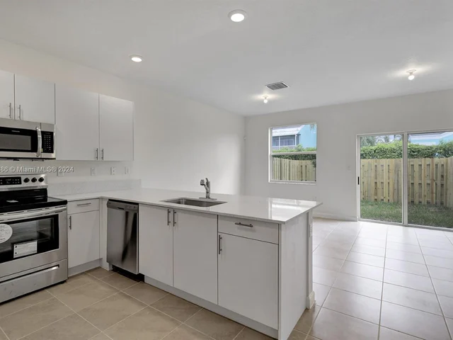 1880 SE 26th Ter, Homestead FL 33035