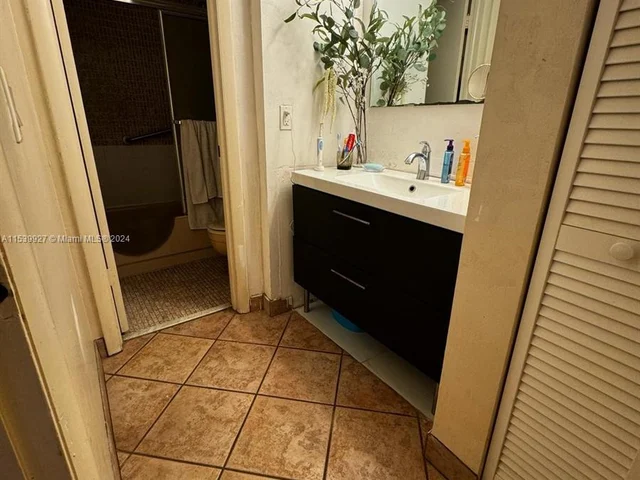 19300 NE 25th Ave # 214C, Miami FL 33180