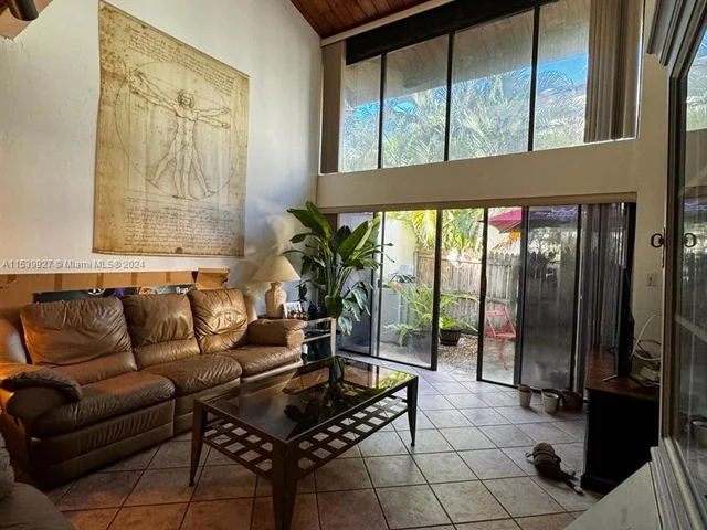 19300 NE 25th Ave # 214C, Miami FL 33180