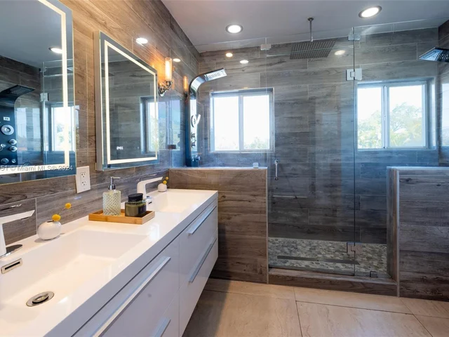 6640 SW 43rd St, Miami FL 33155