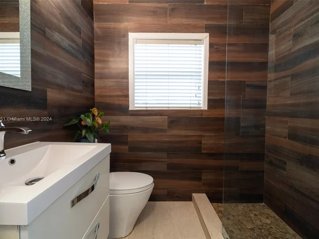 6640 SW 43rd St, Miami FL 33155