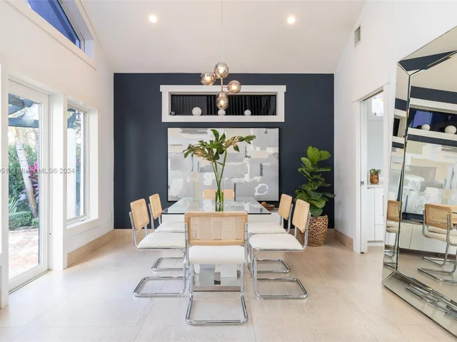 6640 SW 43rd St, Miami FL 33155