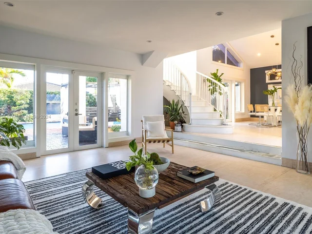 6640 SW 43rd St, Miami FL 33155