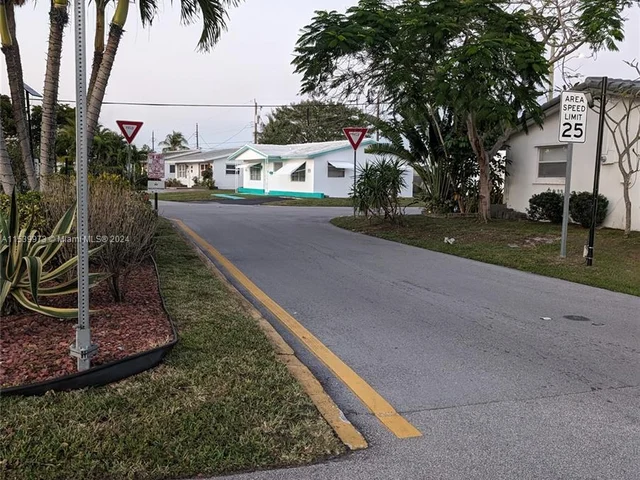 1612 NW 45th Ct, Tamarac FL 33309