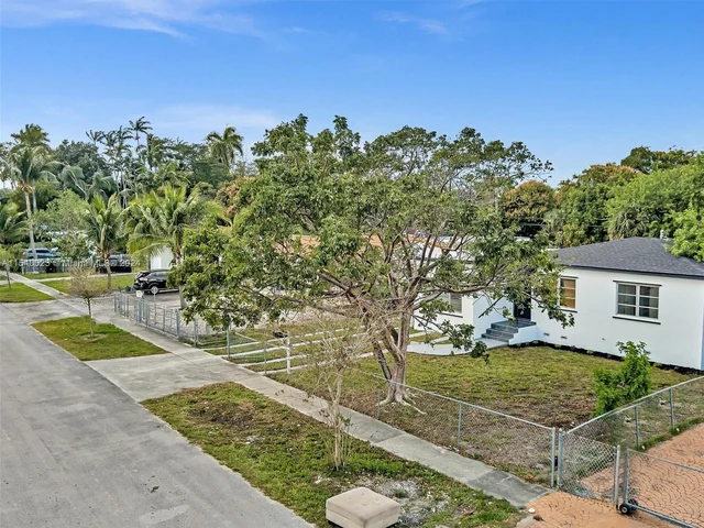 1365 NE 130th St, North Miami FL 33161