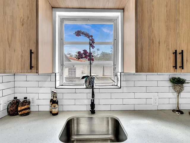 1365 NE 130th St, North Miami FL 33161