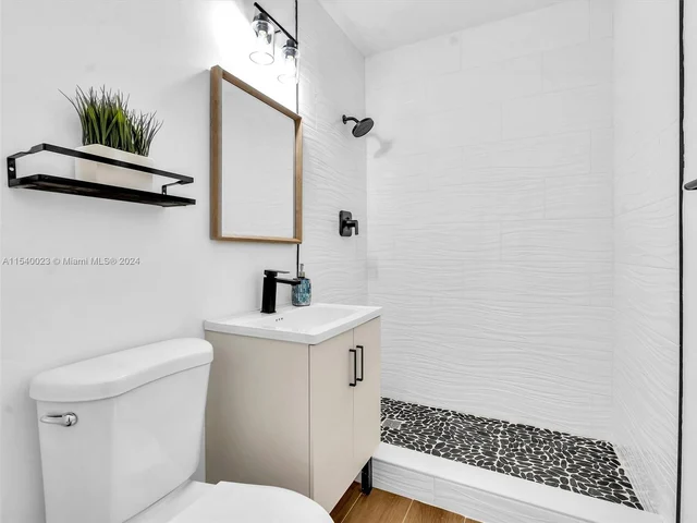 1365 NE 130th St, North Miami FL 33161