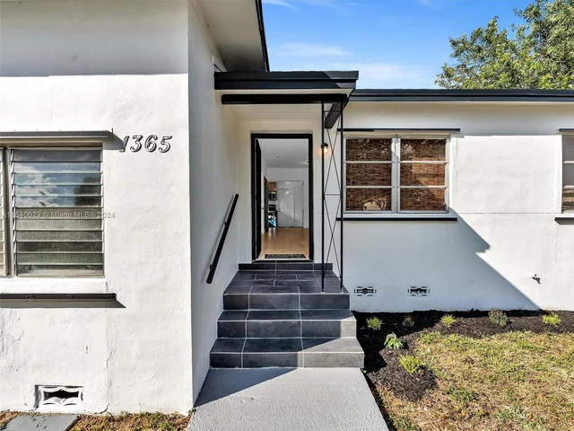 1365 NE 130th St, North Miami FL 33161