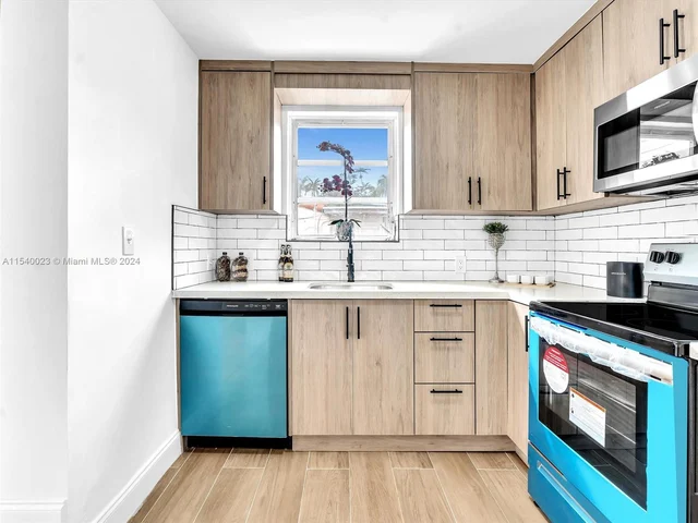 1365 NE 130th St, North Miami FL 33161