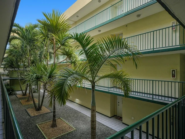 8321 NW 7th St # 212, Miami FL 33126