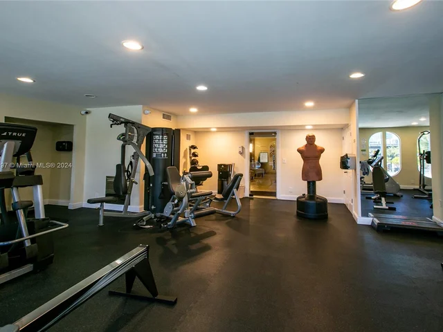 300 Diplomat Pkwy # 518, Hallandale Beach FL 33009