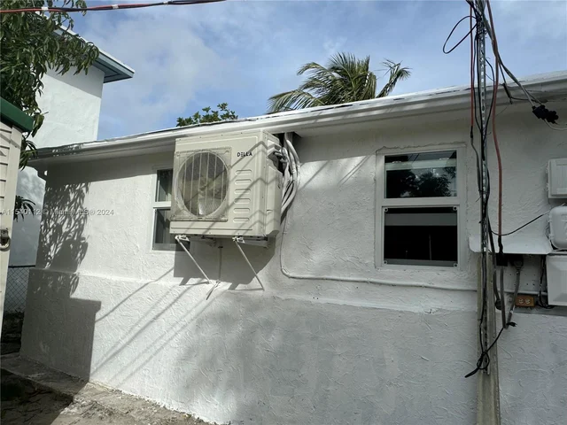 713 SW 7th St, Dania Beach FL 33004