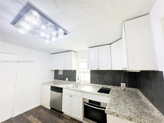 713 SW 7th St, Dania Beach FL 33004