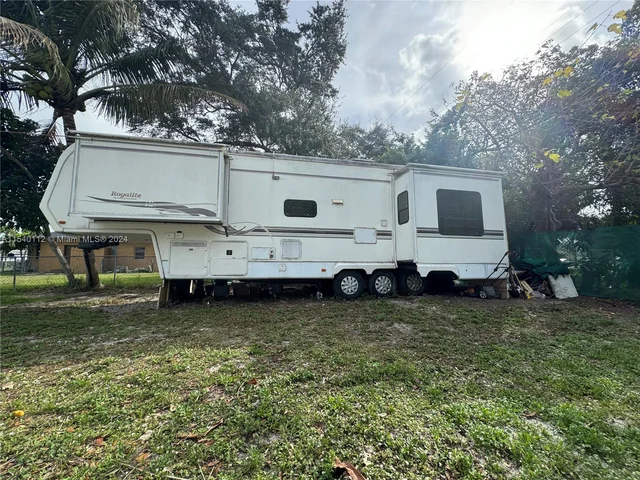 713 SW 7th St, Dania Beach FL 33004