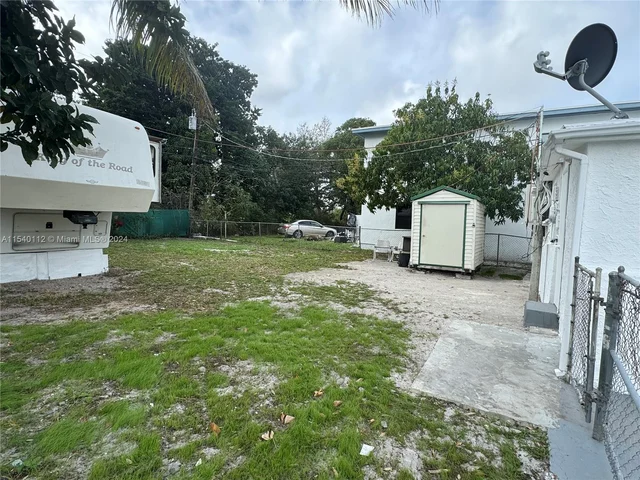 713 SW 7th St, Dania Beach FL 33004