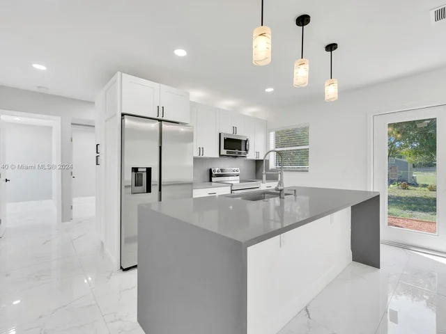 1333 NW 9th Ave, Fort Lauderdale FL 33311