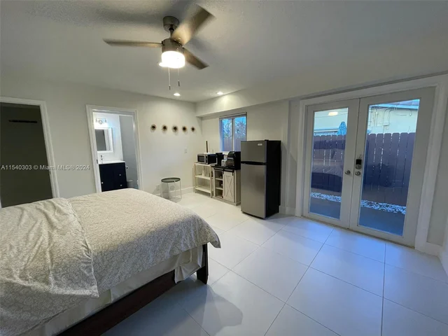 1715 NE 38th St # 0, Oakland Park FL 33334