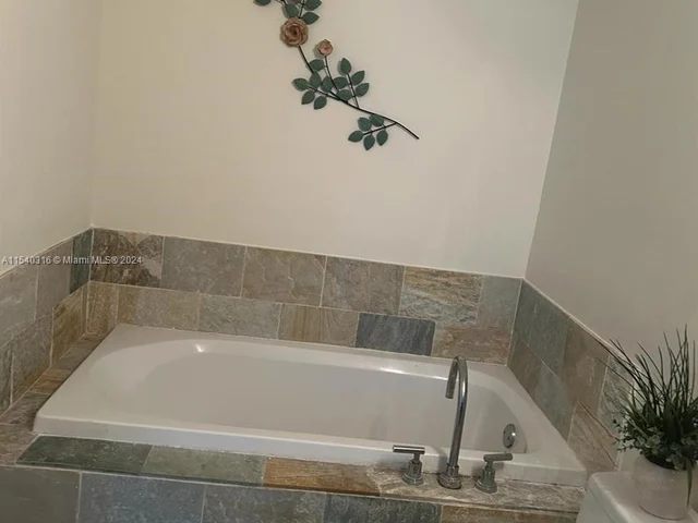 2641 N Flamingo Rd # 1807N, Sunrise FL 33323